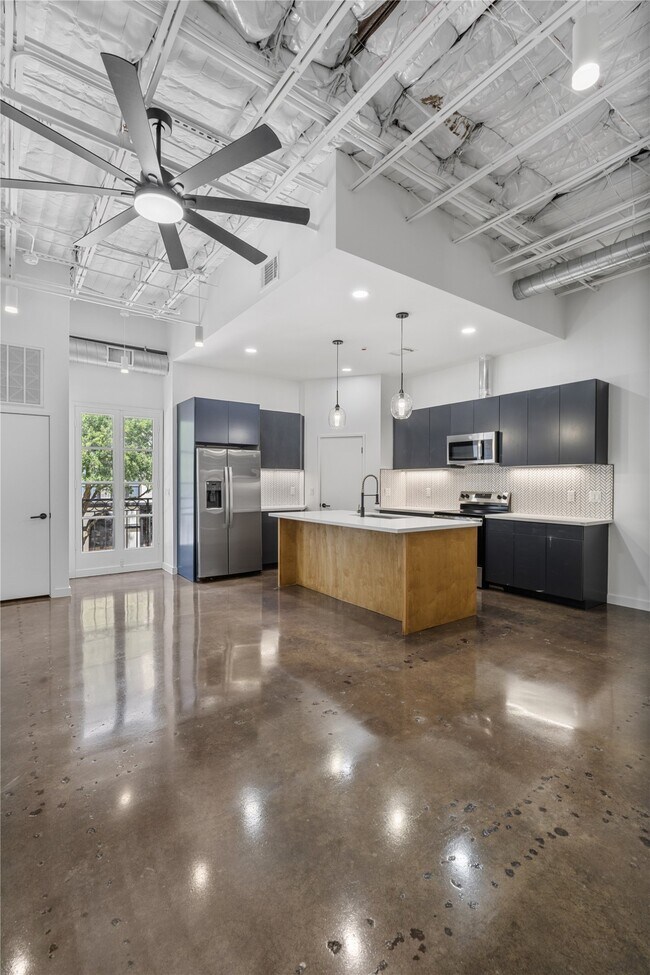 Building Photo - 3401 Louisiana St Unit 202