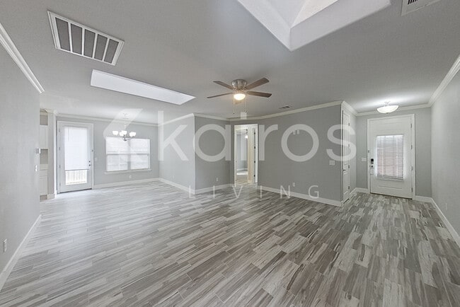 7404 Mosley St