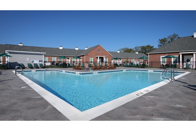 Resort Style Outdoor Pool - Fairfield Townhomes at Islip