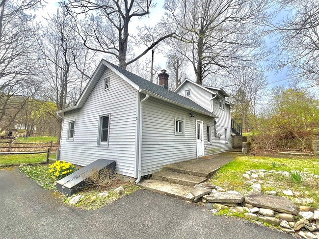 Building Photo - 2 Mine Hill Rd Rental