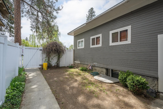 Photo - 1520 W Tenth Ave