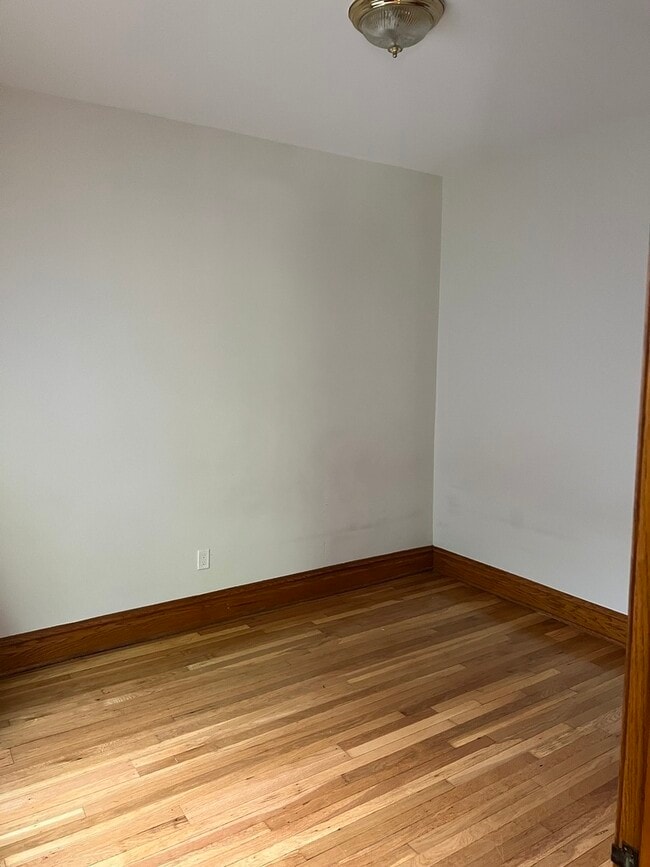 Photo - 6327 N Lakewood Ave Unit 2