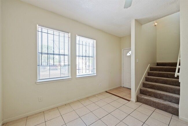 Building Photo - 6827 Dumble St Rental