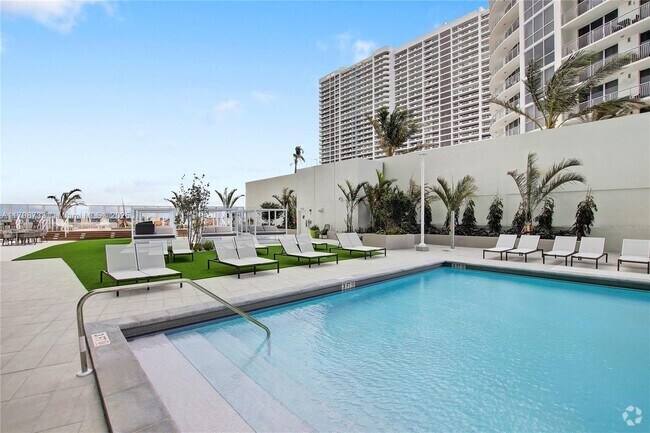 Building Photo - 1756 N Bayshore Dr Unit 10K Rental