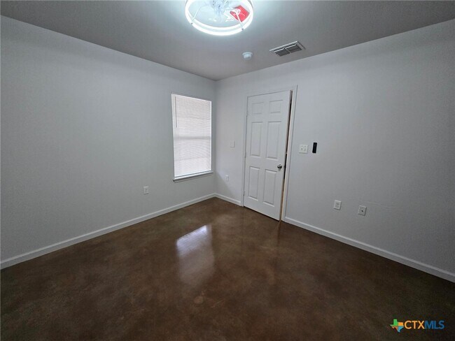 Photo - 1037 W Court St Unidad C