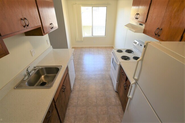 Photo - 240 Athol Ave