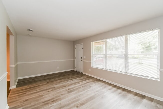 Photo - 2123 Patou Dr W