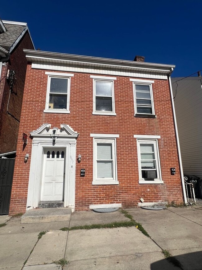 Building Photo - 857 E Market St Unit 2nd Floor