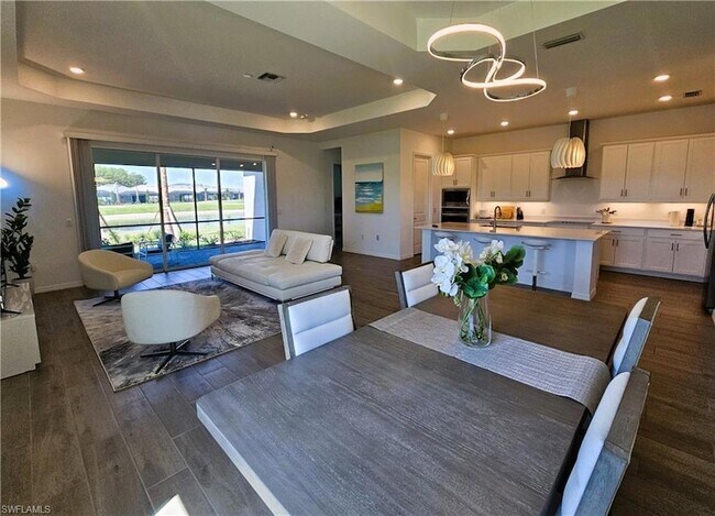 Photo - 5897 Sunningdale St