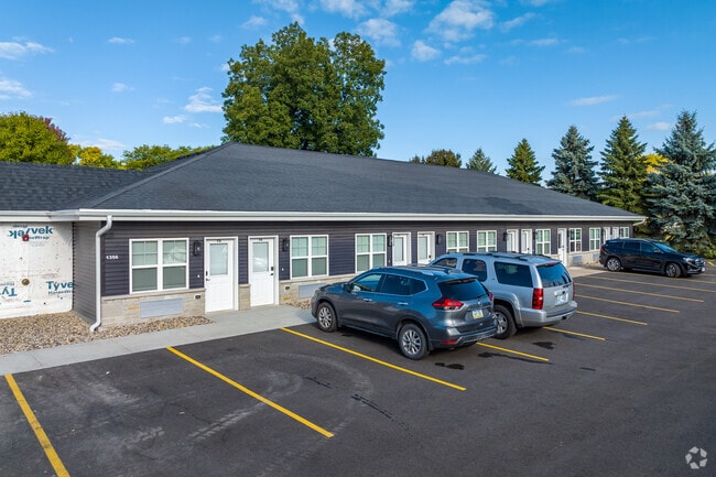 Building Photo - Fox Flats-Fully Furnished with Private Garage