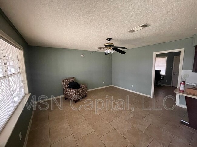 Photo - 1302 Plummer St Unit F