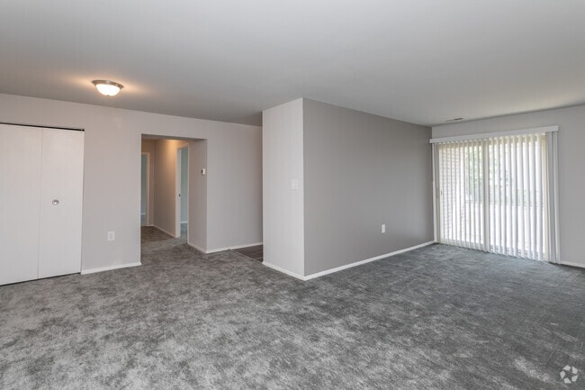 2BR, 2BA - 1000 SF - Living Room - Catons Villas Apartments