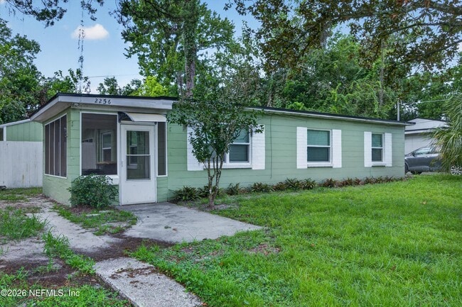 2256 Inwood Cir S