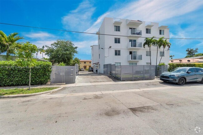 Building Photo - 620 SW 10th St Unit 103 Rental