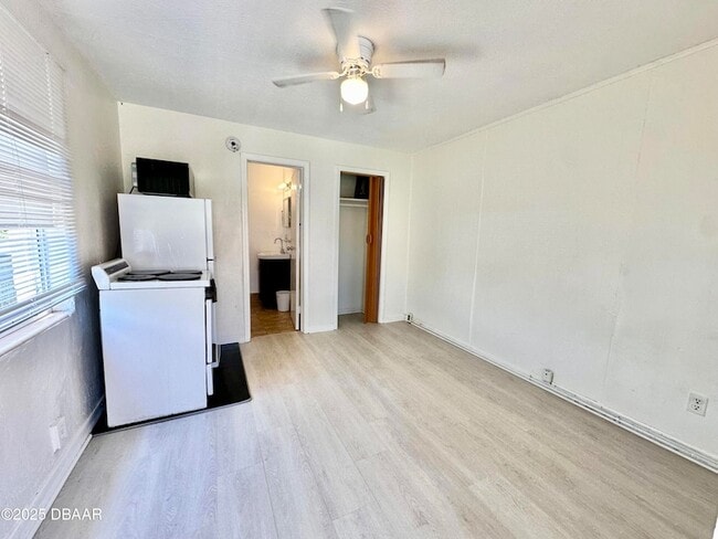 Photo - 3226 S Atlantic Ave Unidad 5