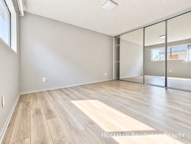 3339 S Canfield Ave Unit 211