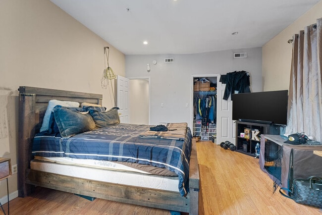 Photo - 2124 Bolton St Unit 2