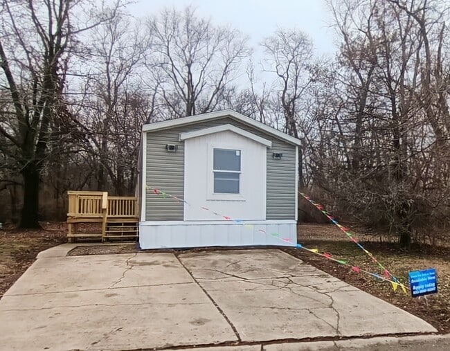 Photo - 100 Deerwood Park