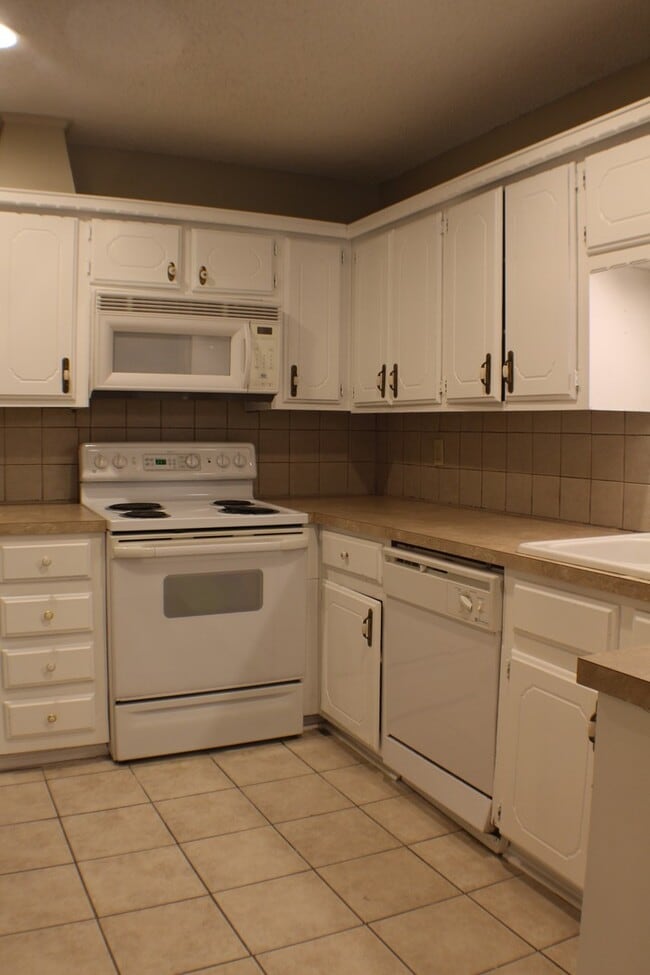 Photo - Sapulpa Duplexes-1819-21 Unit 1821