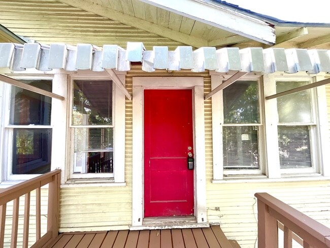 Building Photo - 810 W Magnolia Ave Unit 2