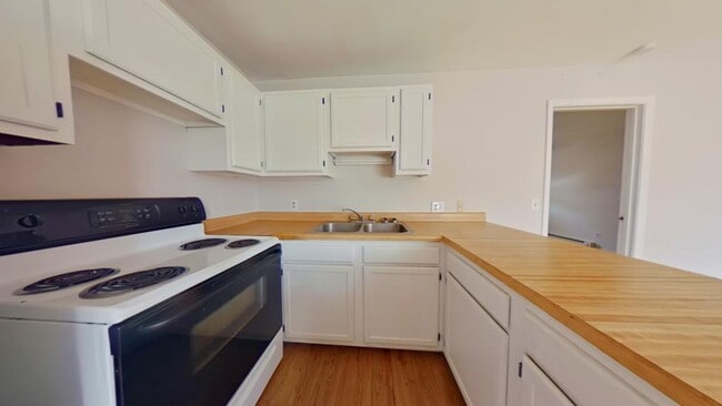 Photo - 1653 Dane St