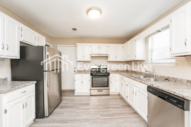 Photo - 5552 La Fleur Trail