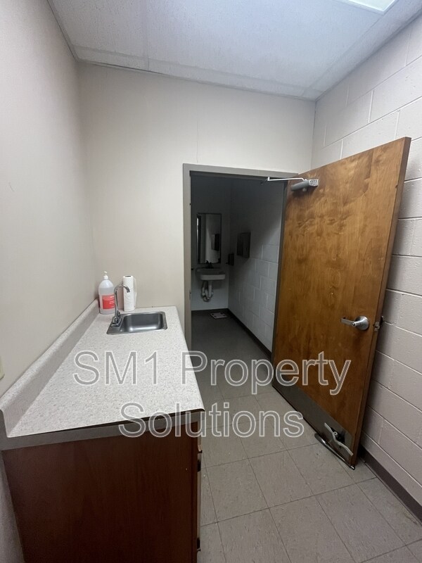 Photo - 2312 S Main St