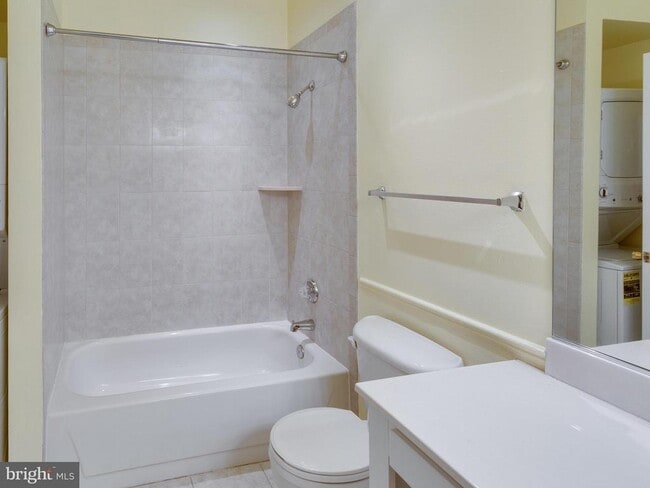 Building Photo - 3906 Penderview Dr Unit 724