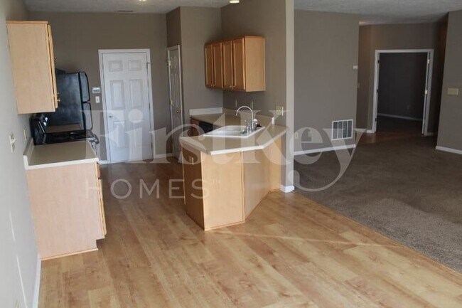 Photo - 10 S Burkhart Dr