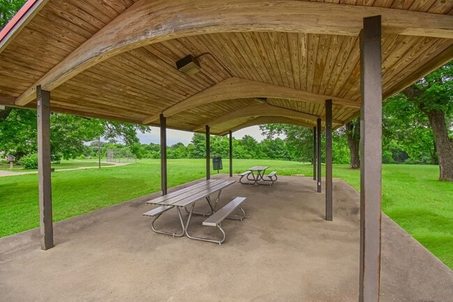 Photo - 1220 Heritage Dr