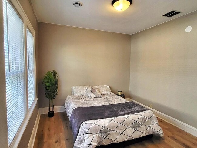 Photo - 2642 N 50th St