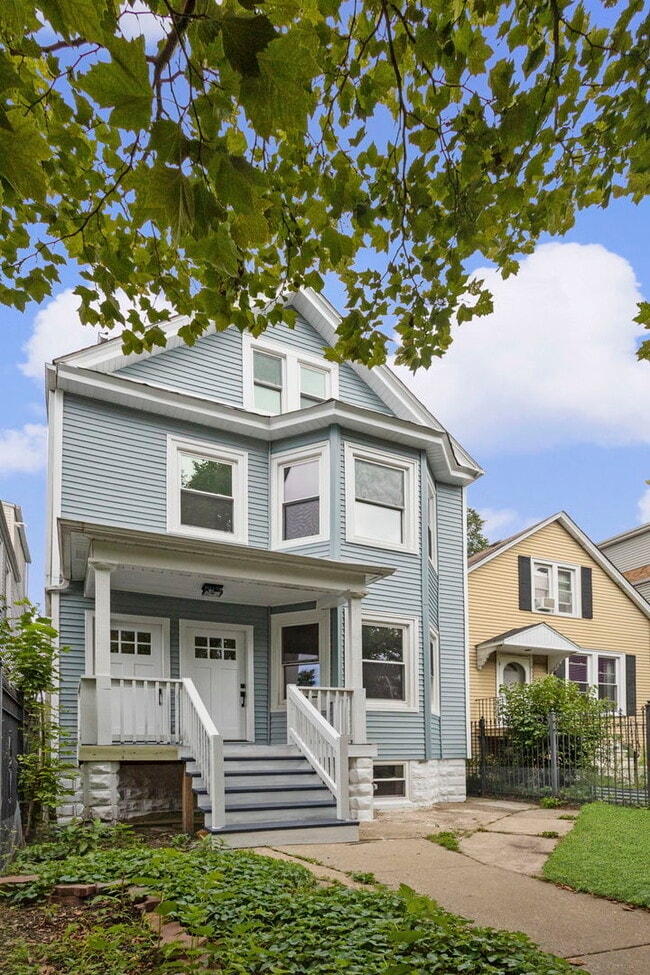 Building Photo - 6129 N Ravenswood Ave