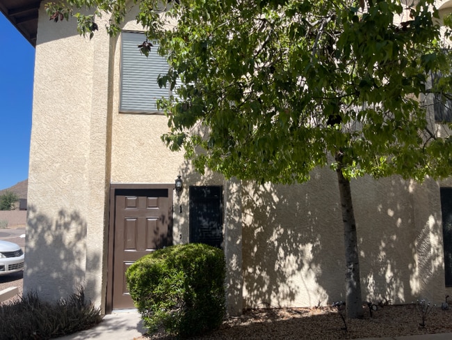 Photo - 2432 E Tracy Ln