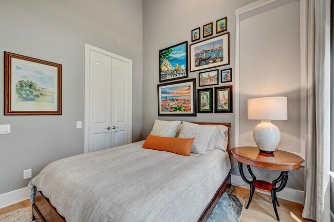 Photo - 327 N Turks Cap Trail