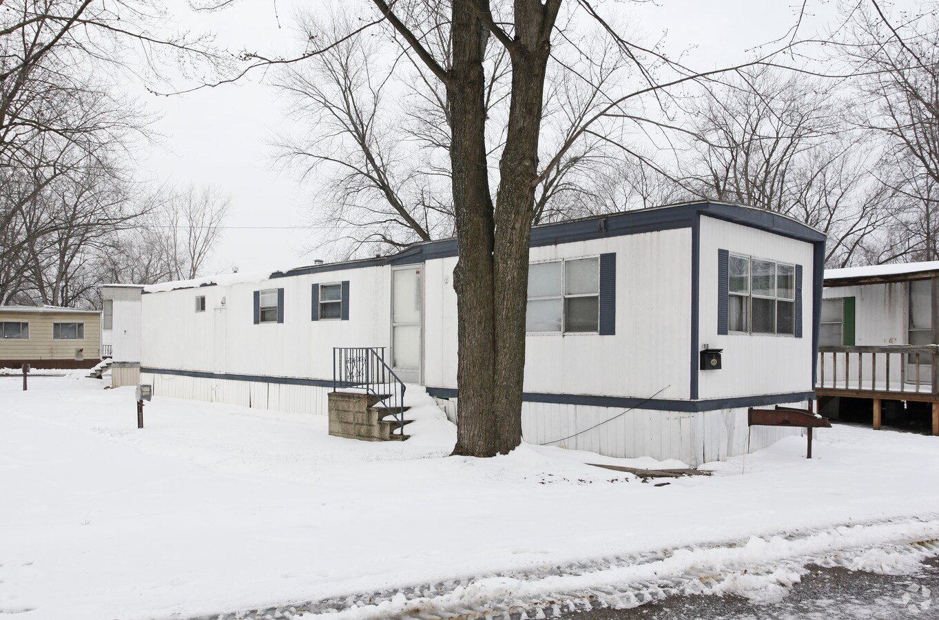 Photo - Royal Village Trailer Court Apartments
