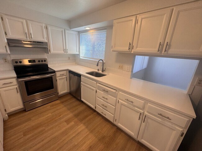 Photo - Stunning 2 Bed, 1 Bath w/ Laundry & AC in Lincoln Heights! Unit 2333
