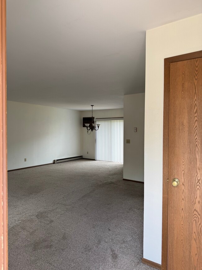 Entrance view of living room dining area - 836 Bridgewater Ave Unit 8