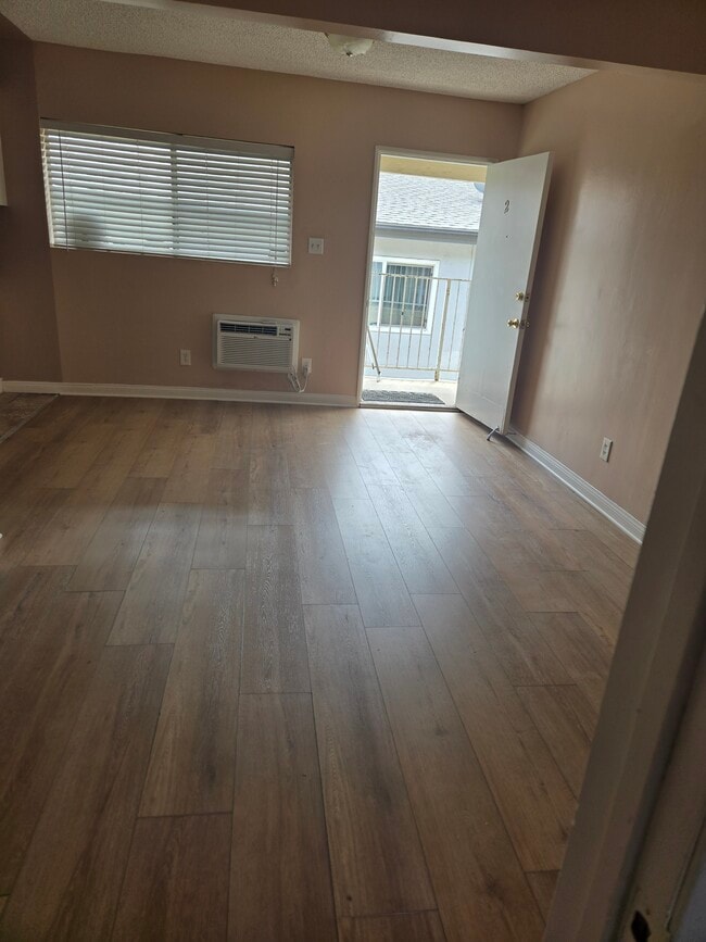 Photo - 5723 Hazeltine Ave Unidad #2