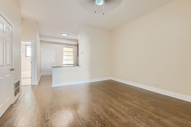 Photo - 7048 N Clark St Unit 2FLR