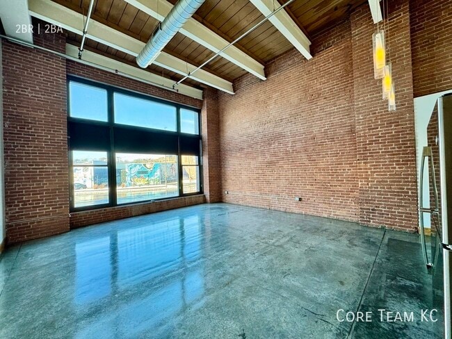 Building Photo - 382 W 22nd St Unit 215