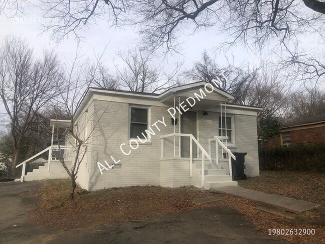 Building Photo - 1028 Rodey Ave