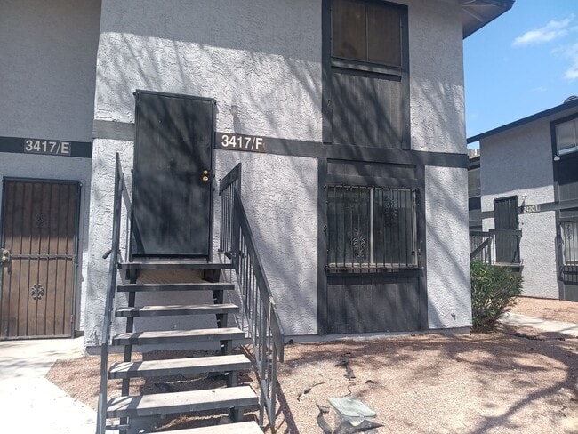 Building Photo - NW REHABBED TOWNHOME 3/2 WITH BACKYARD