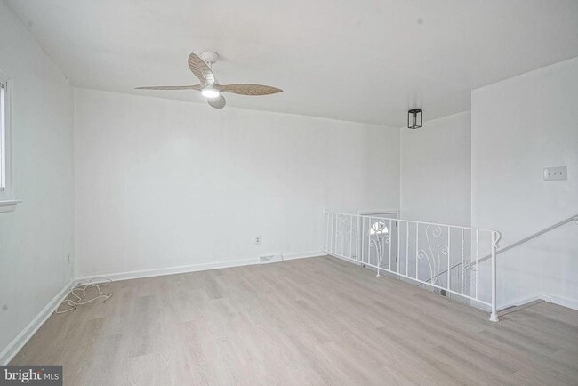 Building Photo - 220 College Dr