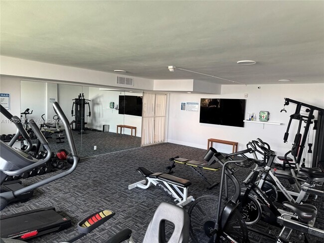 Photo - 2821 N Miami Beach Blvd Unidad 3A