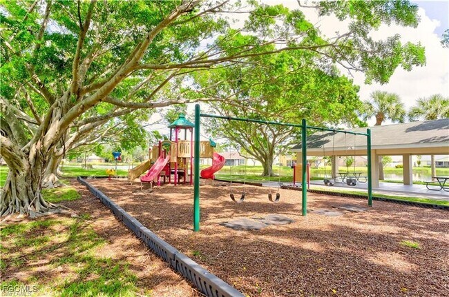 Building Photo - 14970 Vista View Way Unit 304