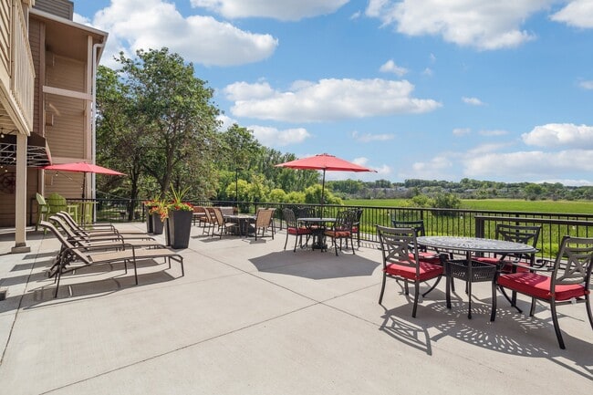 The Views of Minnetonka - The Views of Minnetonka Apartments