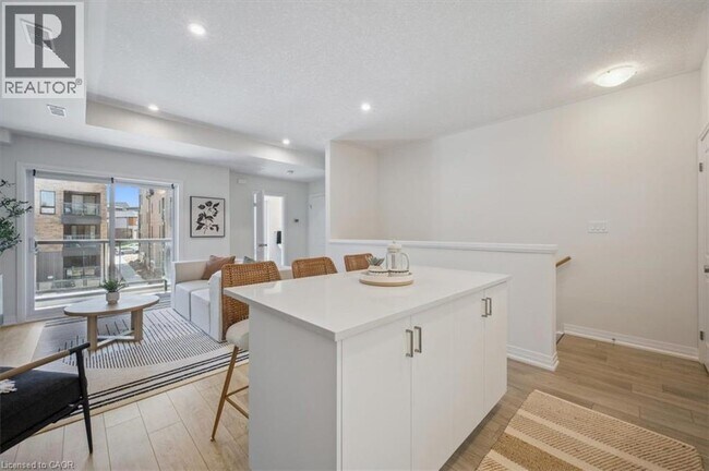 Photo - 17 REVERIE Wy