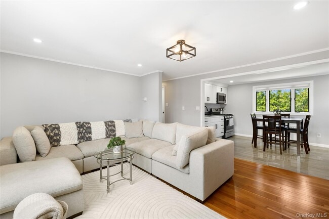 Photo - 851 Brook St