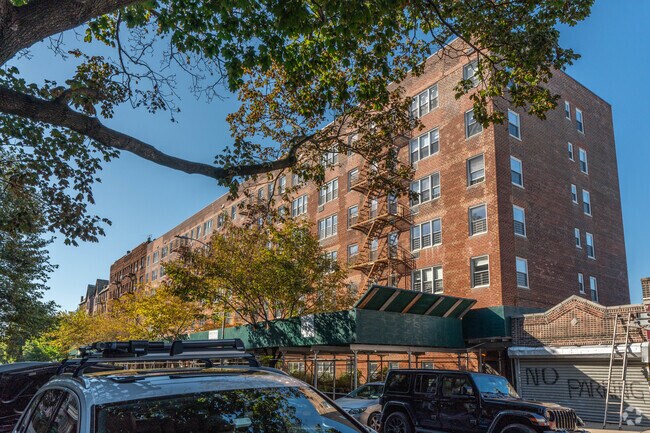 Photo - 400 E 17th St