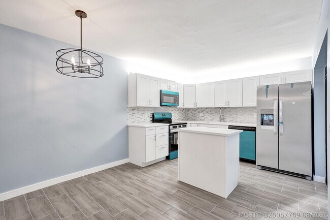Photo - 736 NW 98th Cir